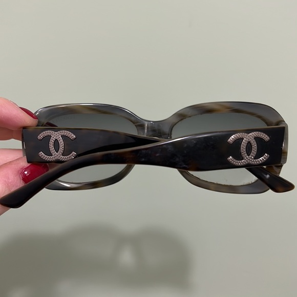 Classic Chanel Sunglasses - Picture 4 of 8